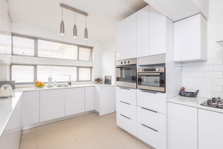 6 Bedroom Property for Sale in Jakarandas Western Cape